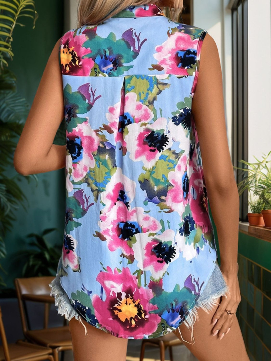 Printed Round Neck Sleeveless Blouse