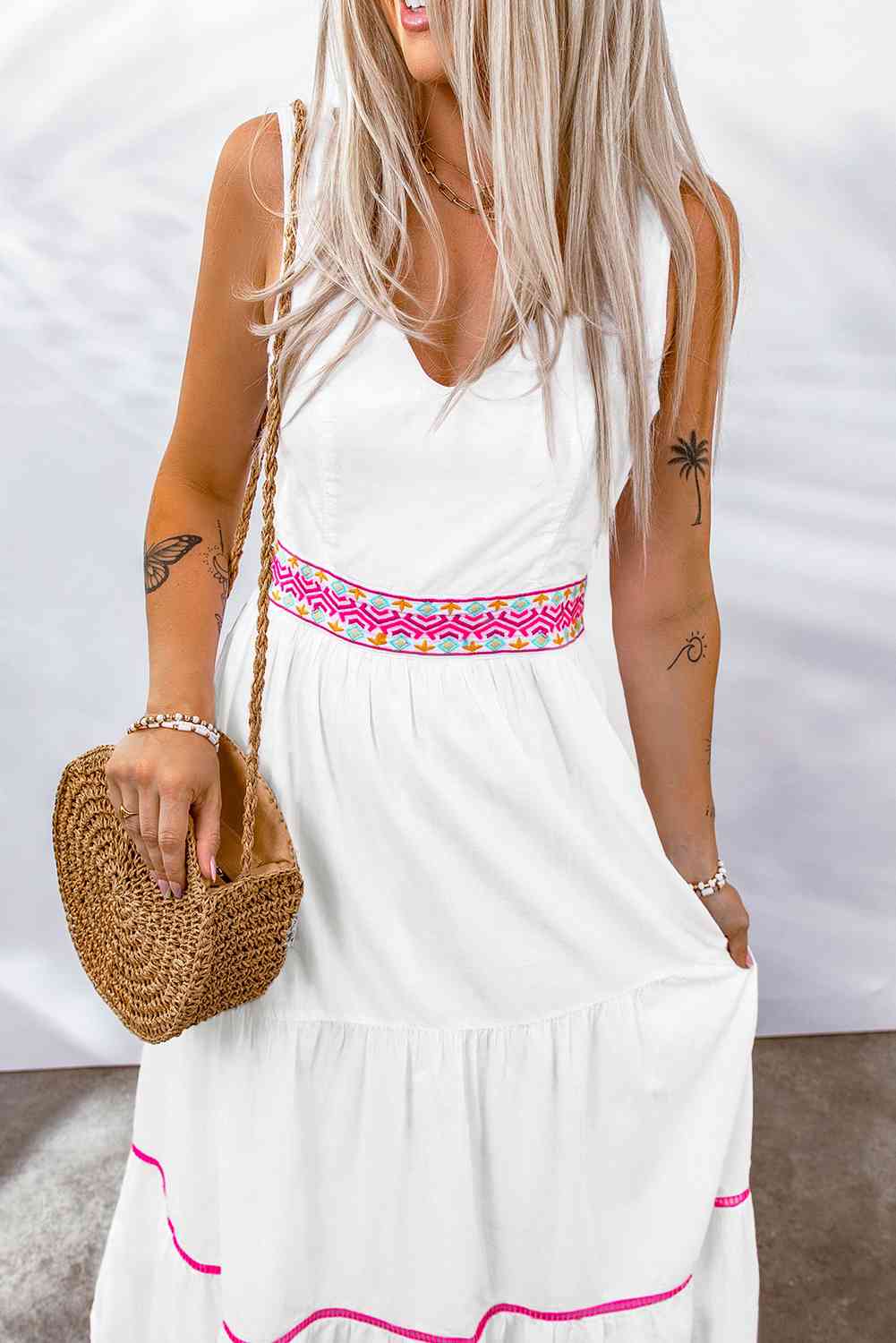 Contrast V-Neck Cutout Sleeveless Maxi Dress