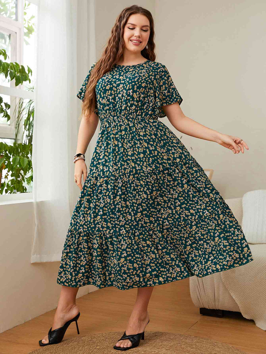 Plus Size Floral Round Neck Short Sleeve Midi Dress