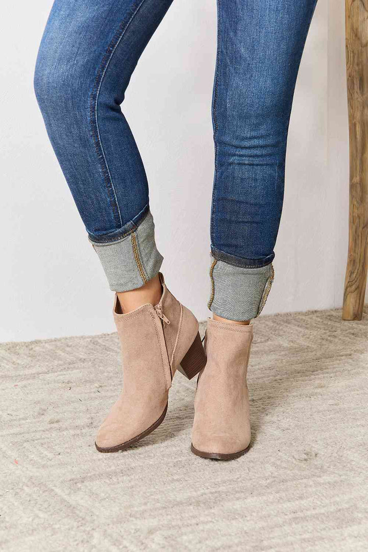 East Lion Corp Block Heel Point Toe Ankle Boots